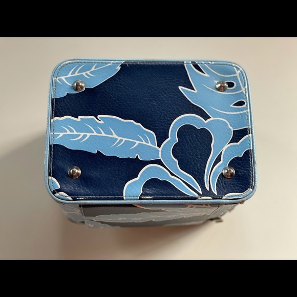 Roxy | Y2K Blue Hibiscus Cosmetic Travel Case - Picture 10 of 16